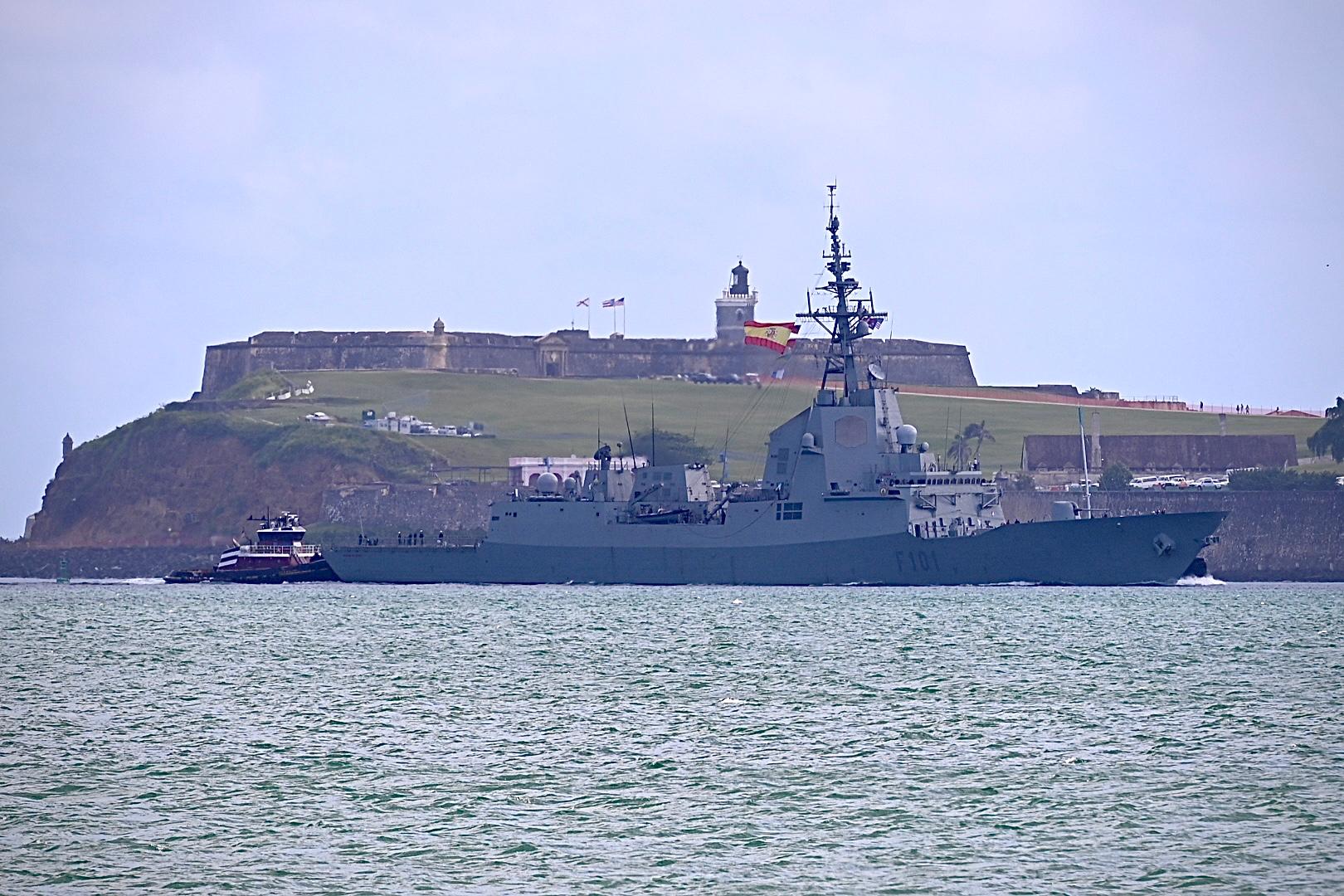 Fragata de la armada española llega al puerto de San Juan