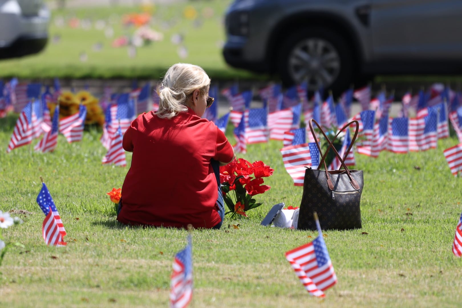 Conmemoran el Memorial Day con honores a veteranos caídos en Cementerio Nacional de Bayamón