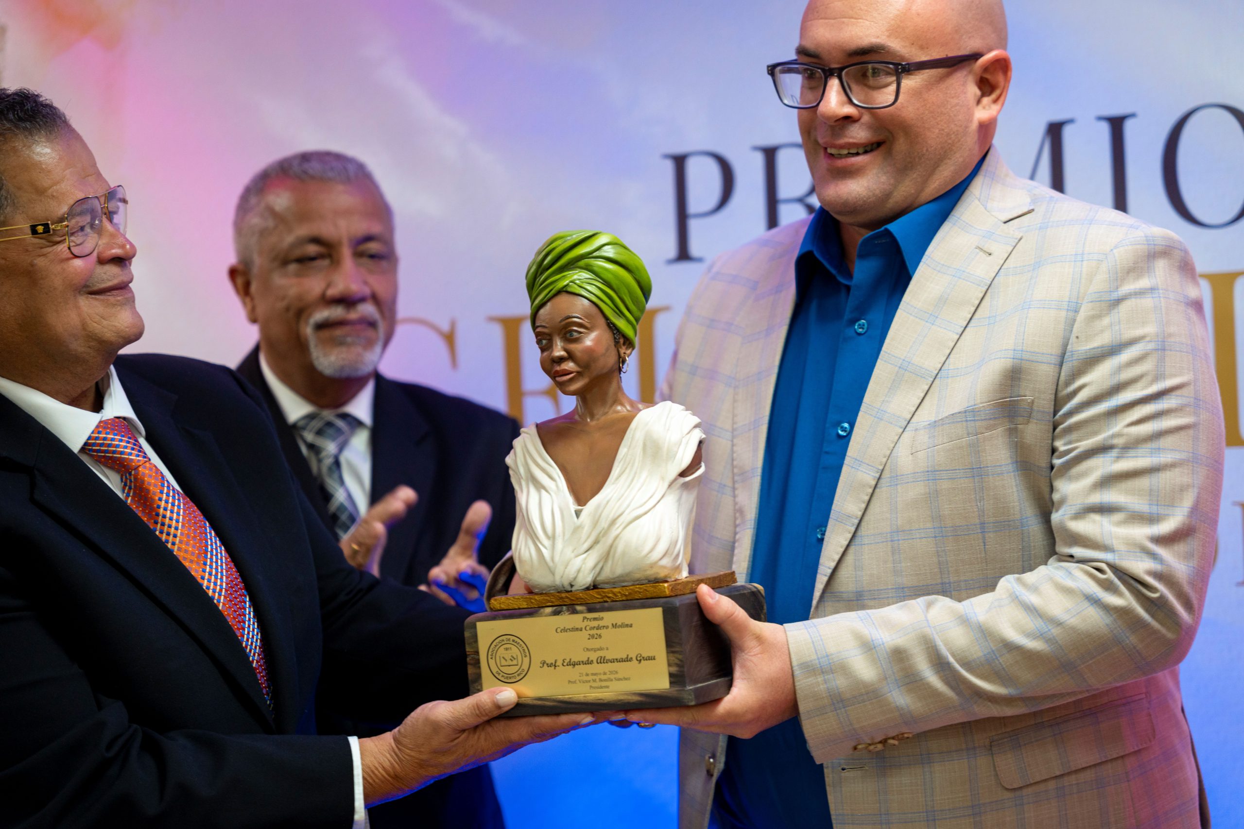 Asociación de Maestros premia proyecto de historia deportiva en Ponce