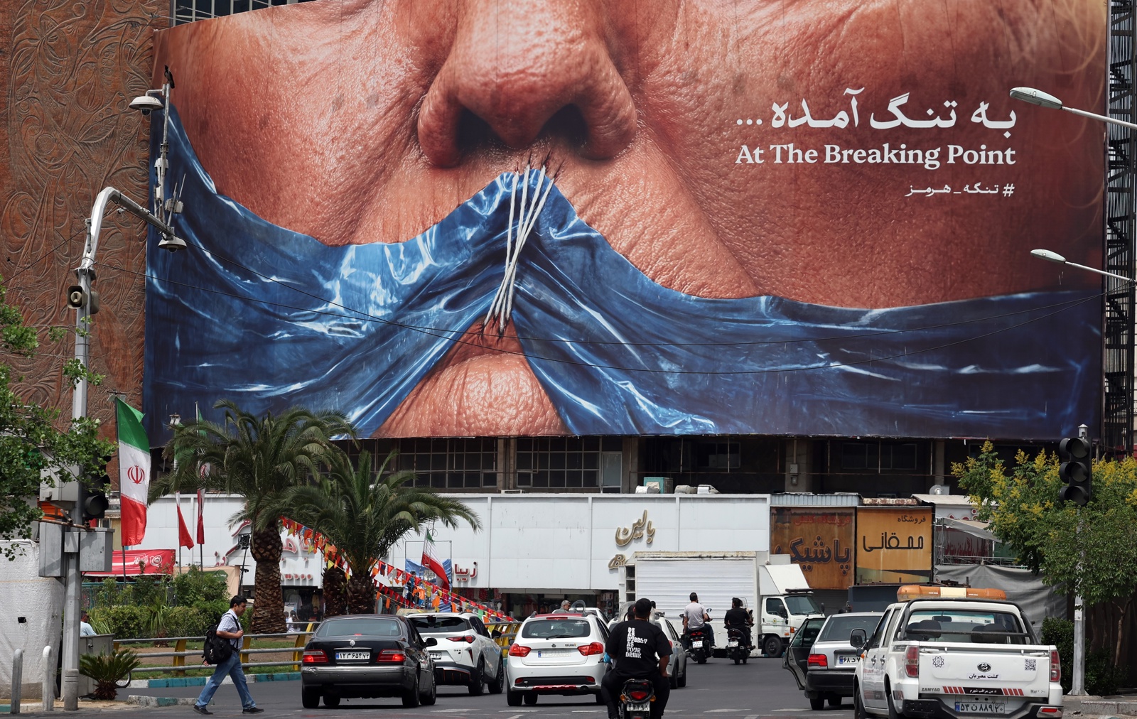 Irán condena ataque estadounidense y contraataca una base de EE.UU.