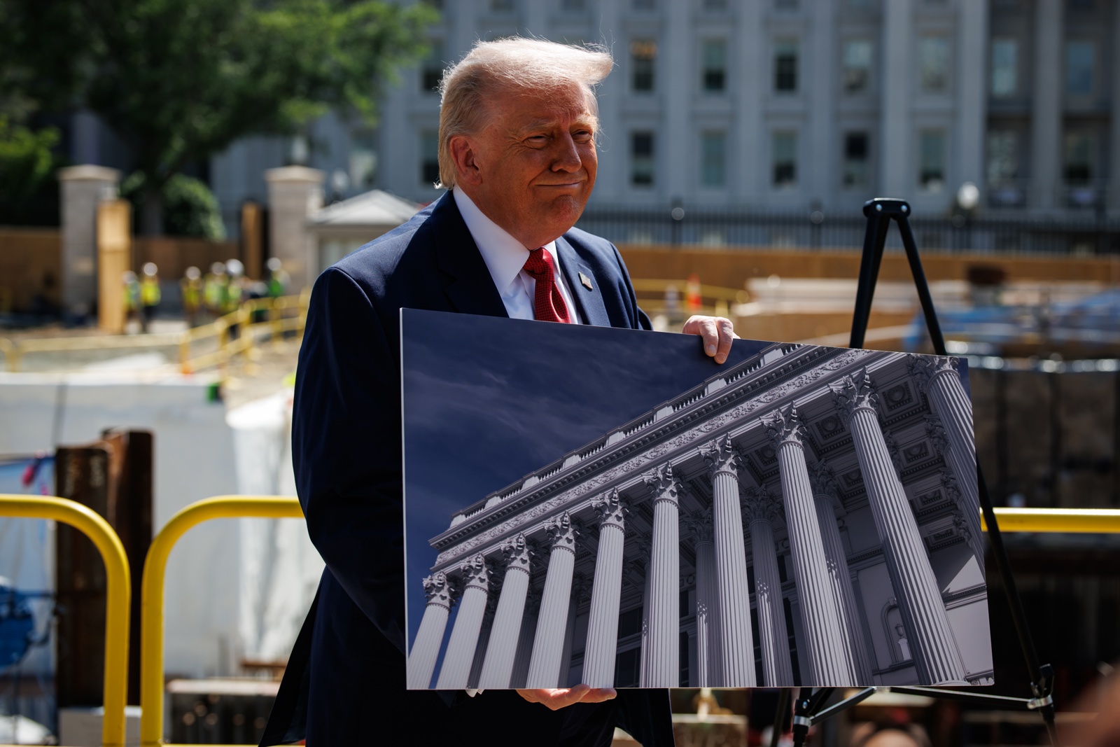 Nueva regla de Trump obliga a solicitantes de 'green card' a regresar a sus países de origen
