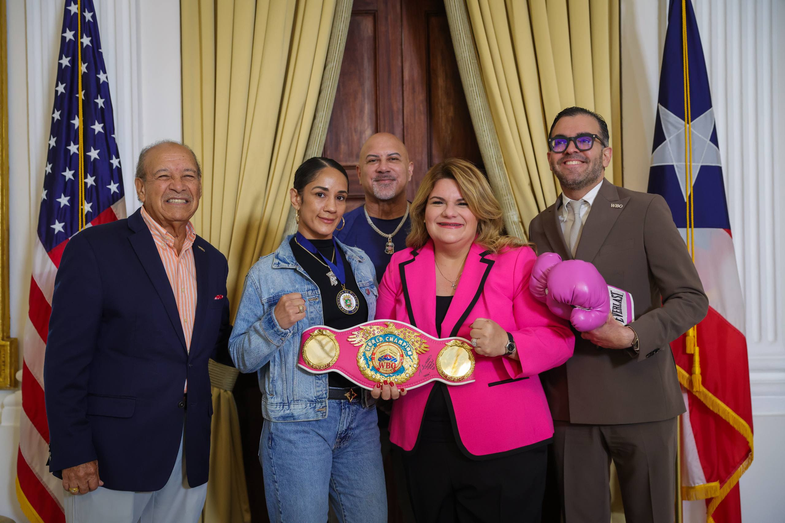 Gobernadora reconoce la gran trayectoria de la campeona boricua Amanda Serrano