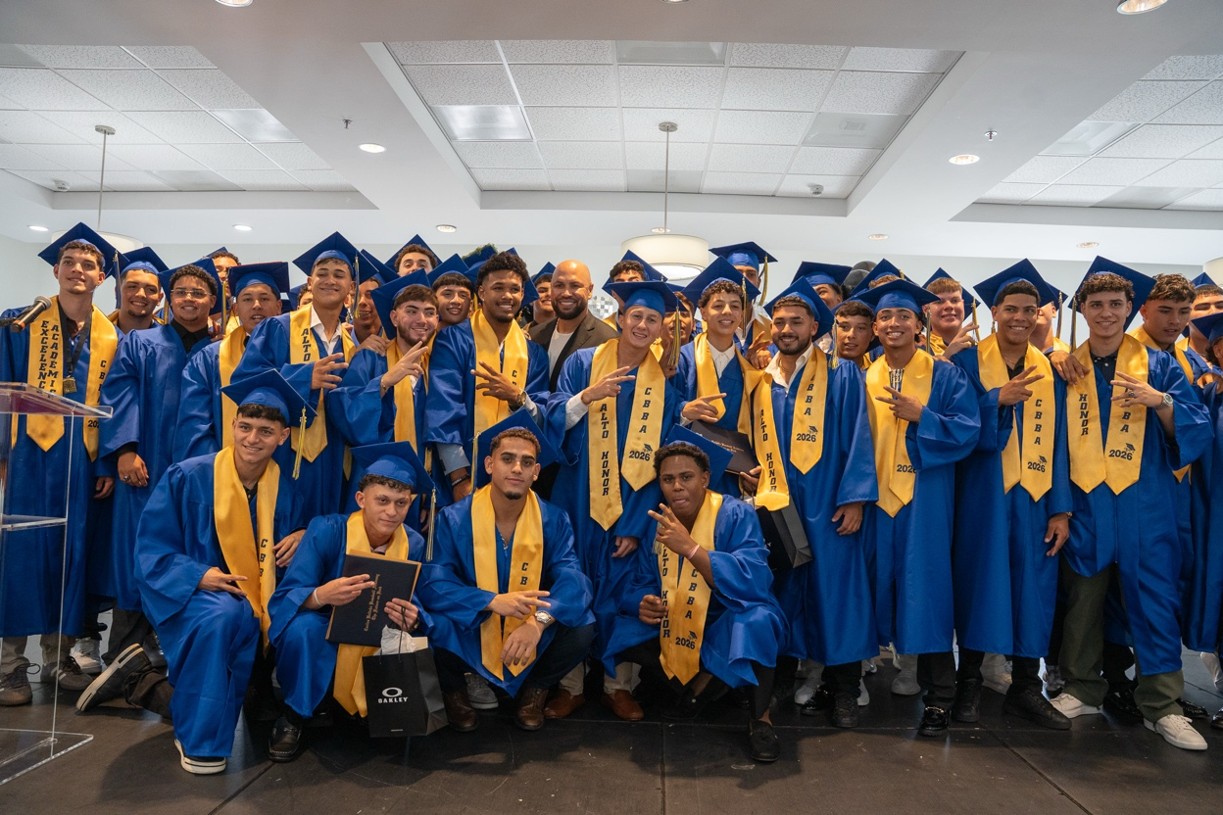 Carlos Beltrán Baseball Academy celebra la graduación de 40 estudiantes