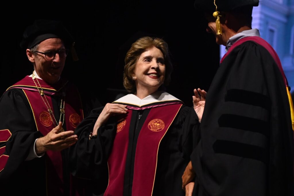 Sagrado Corazón otorga doctorado honoris causa en Humanidades a Sila Calderón