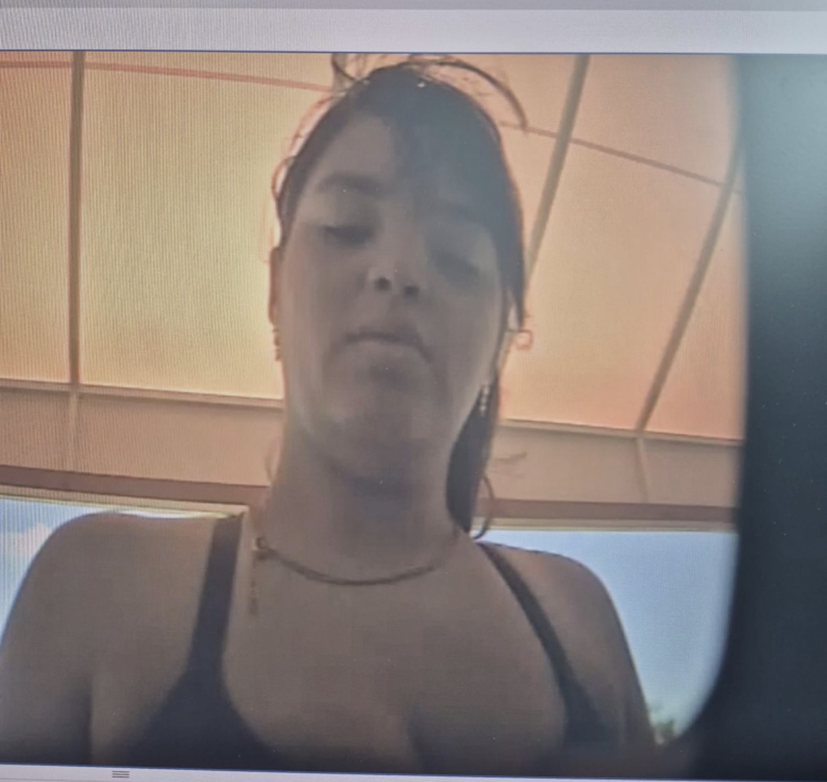 Buscan a mujer por fraude