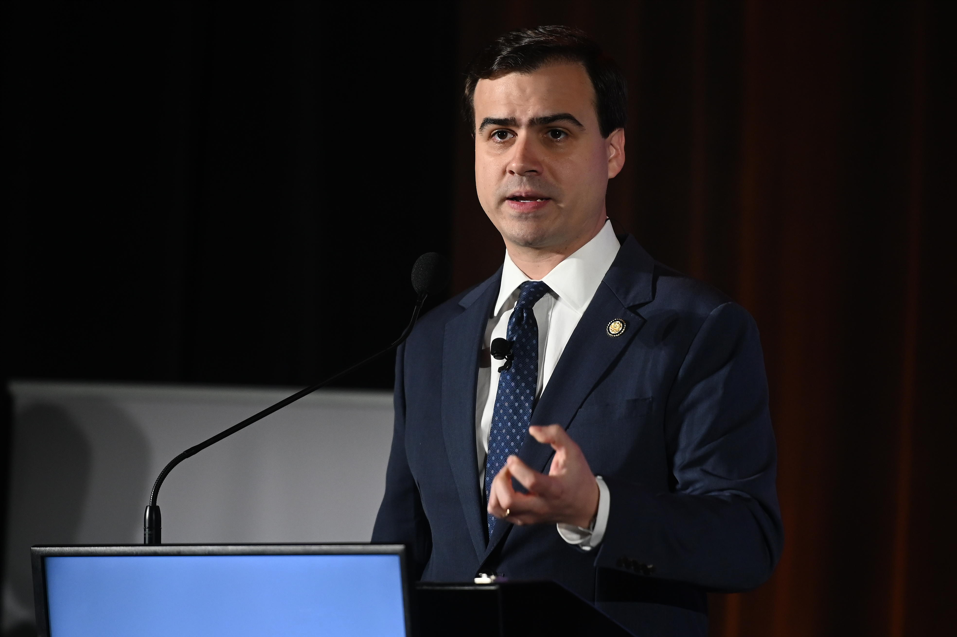 Hernández presenta en el Congreso un proyecto para otro plebiscito de status