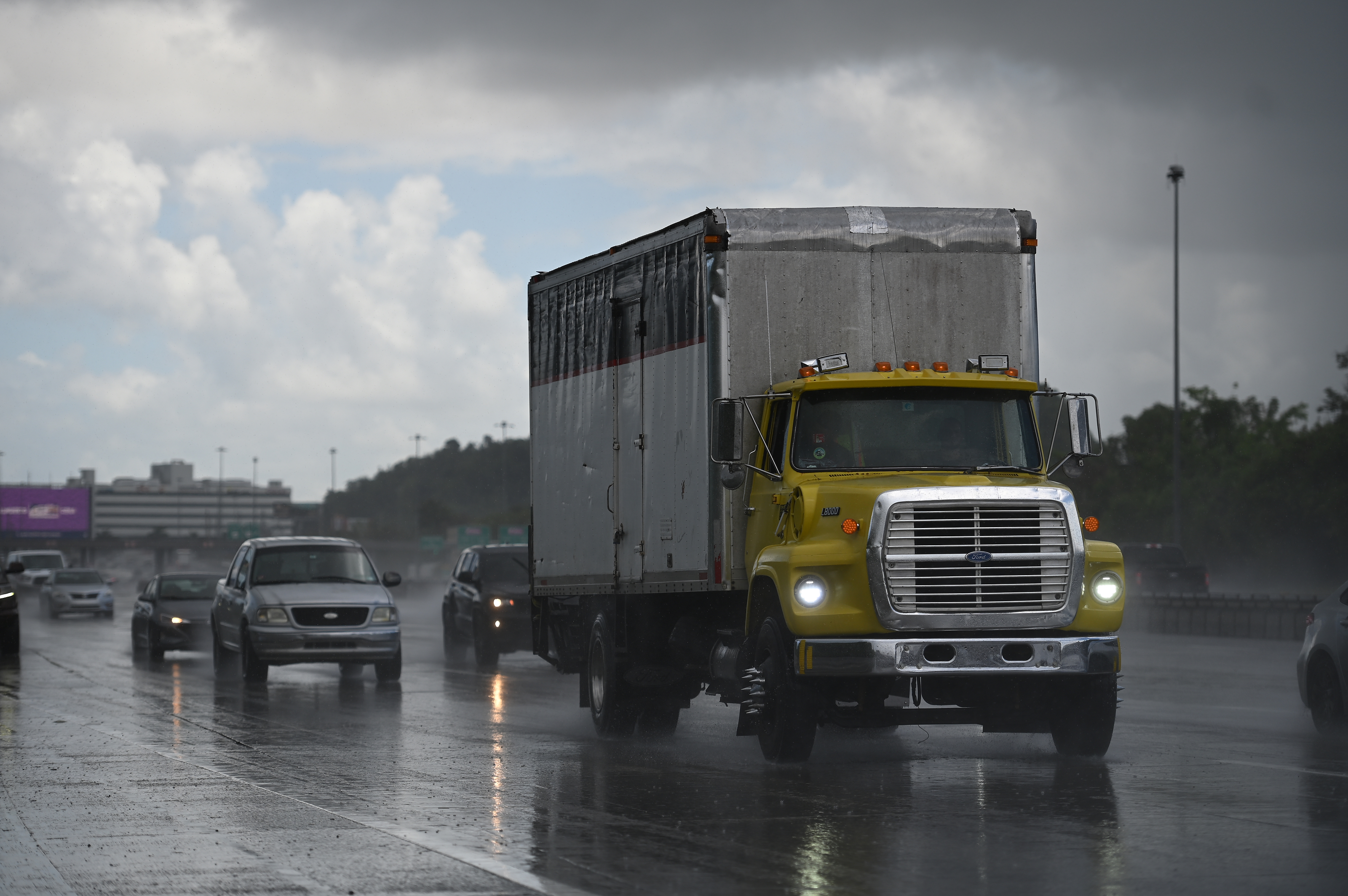 Onda tropical y vaguada traerán más lluvia esta tarde en el interior y noroeste de PR