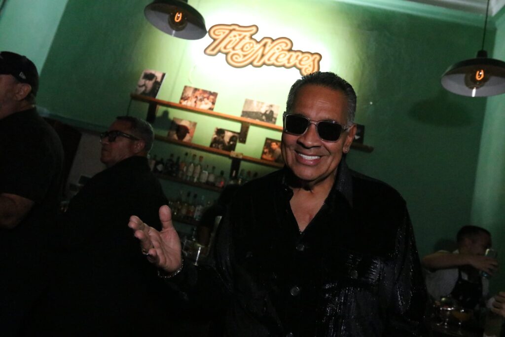 Tito Nieves sigue celebrando sus 50 años en la música con nuevo disco de estudio