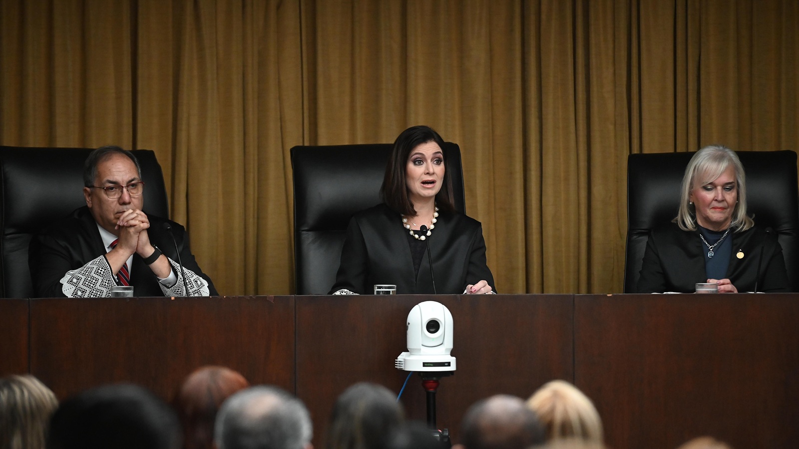 Senado deja para después su reforma de la judicatura