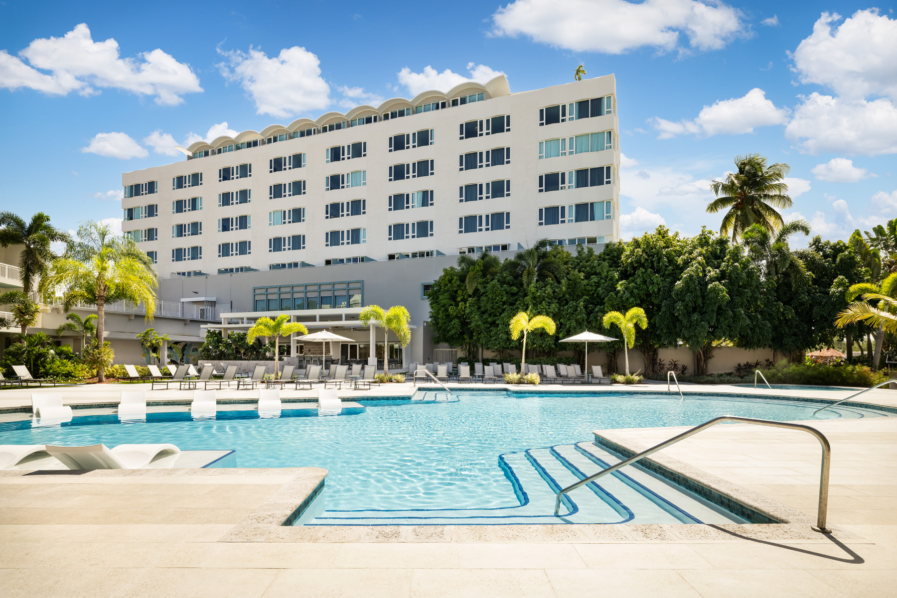 Hoteles en Puerto Rico cancelan reservaciones por escasez de agua potable