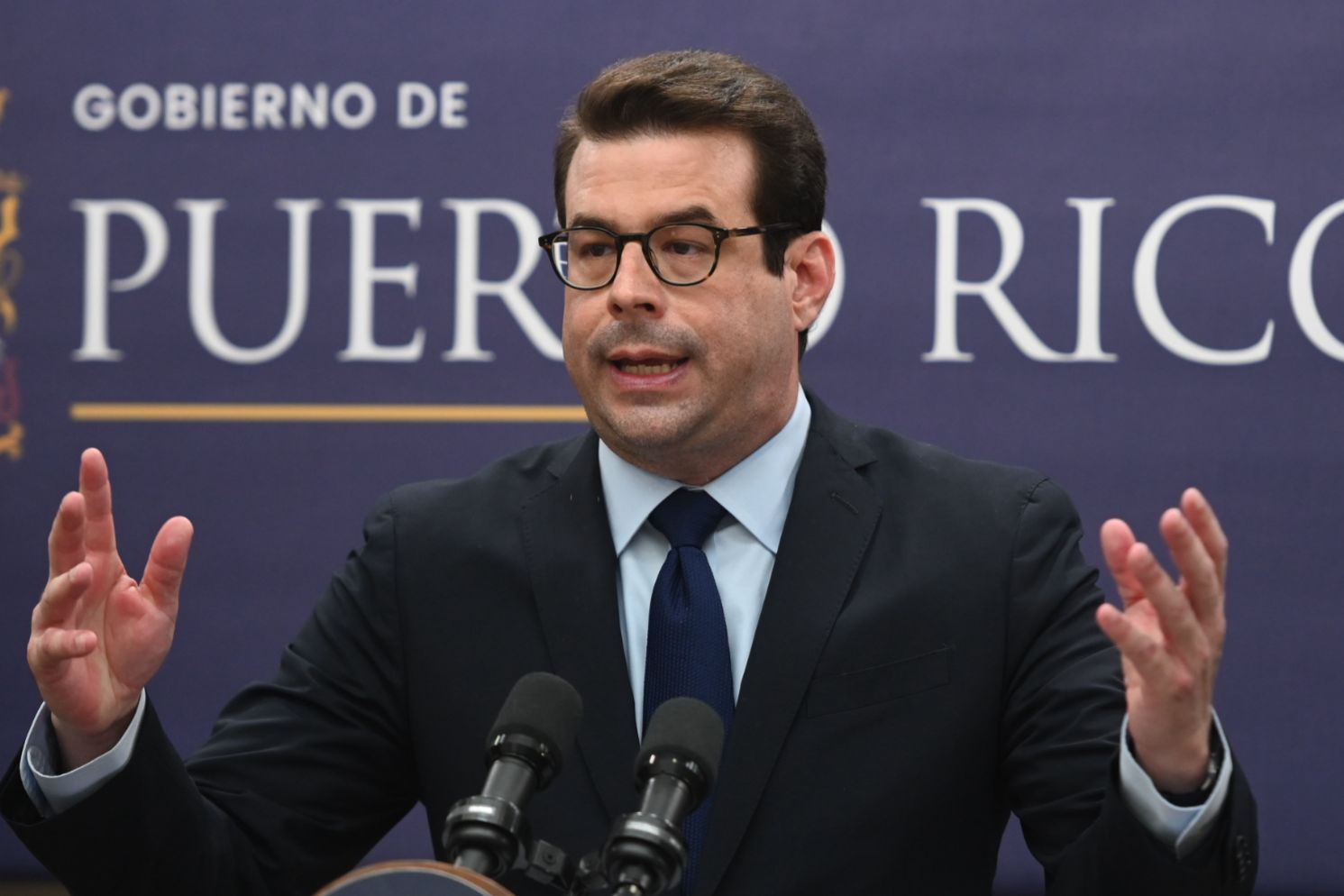Sebastián Negrón se querella ante el FEI contra Francisco Domenech