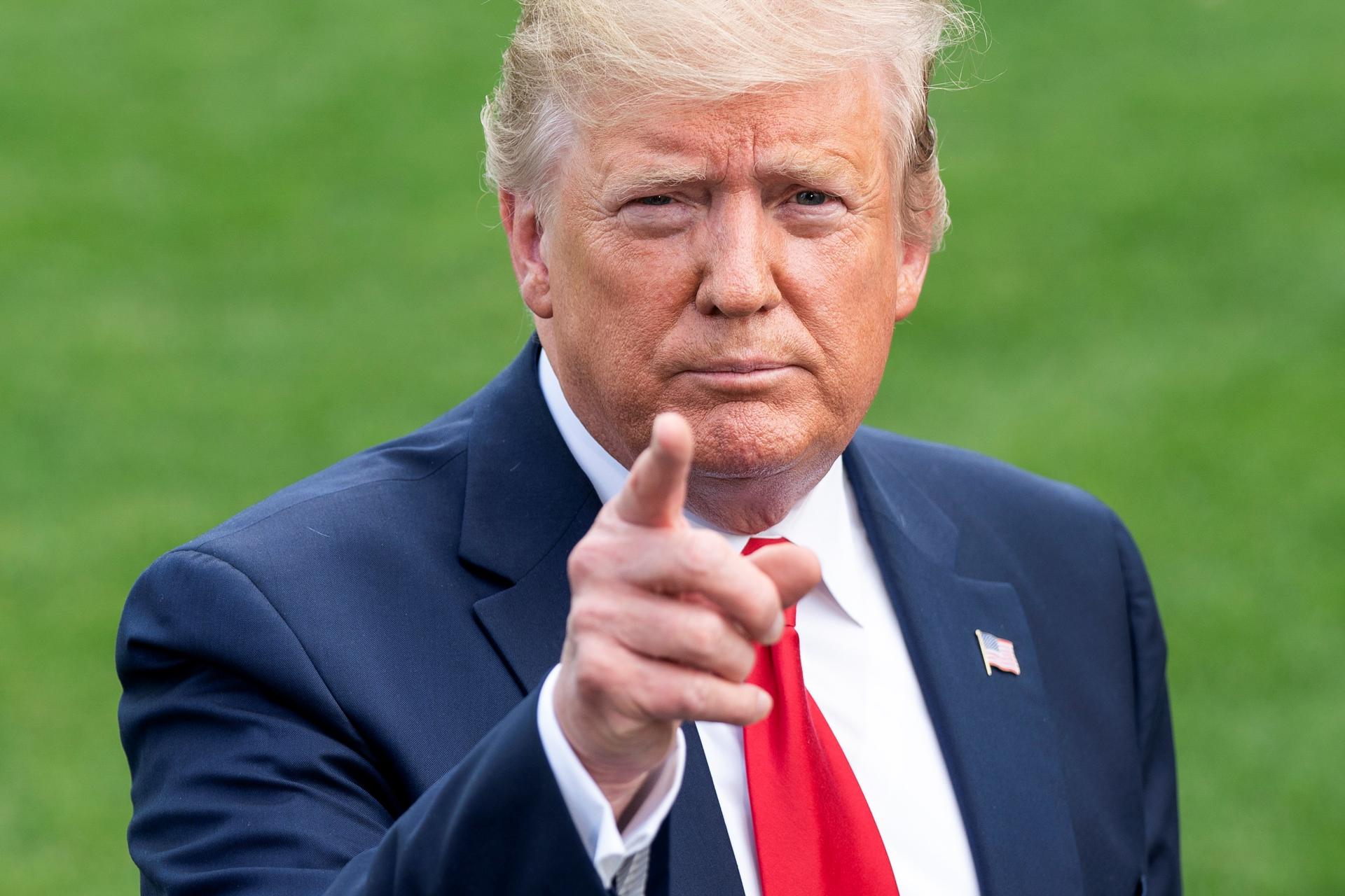 Trump firma acuerdo con Irán mientras se encontraba en Palacio de Versalles
