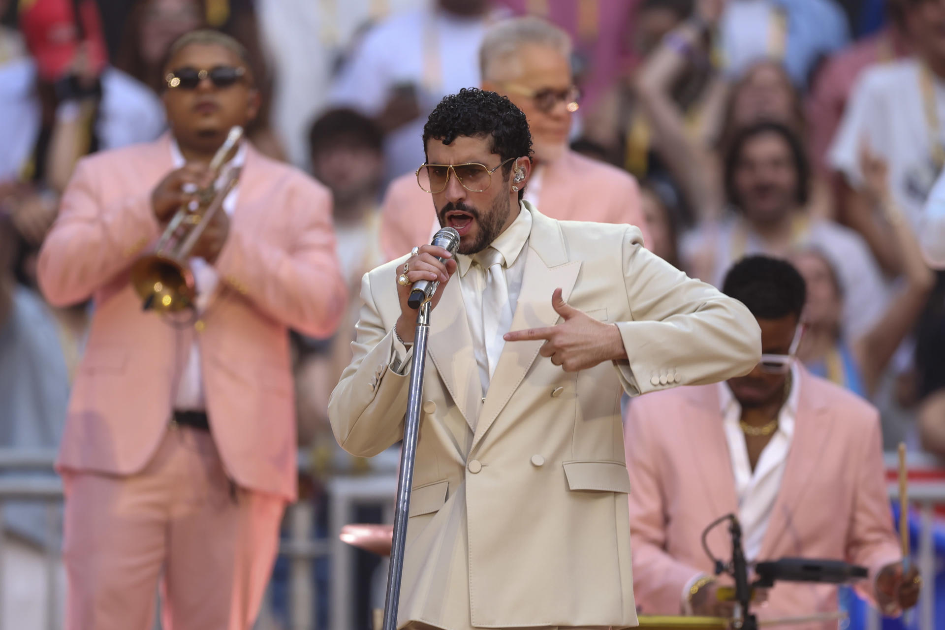 Bad Bunny, primer artista latino en recaudar $1,000 millones en giras