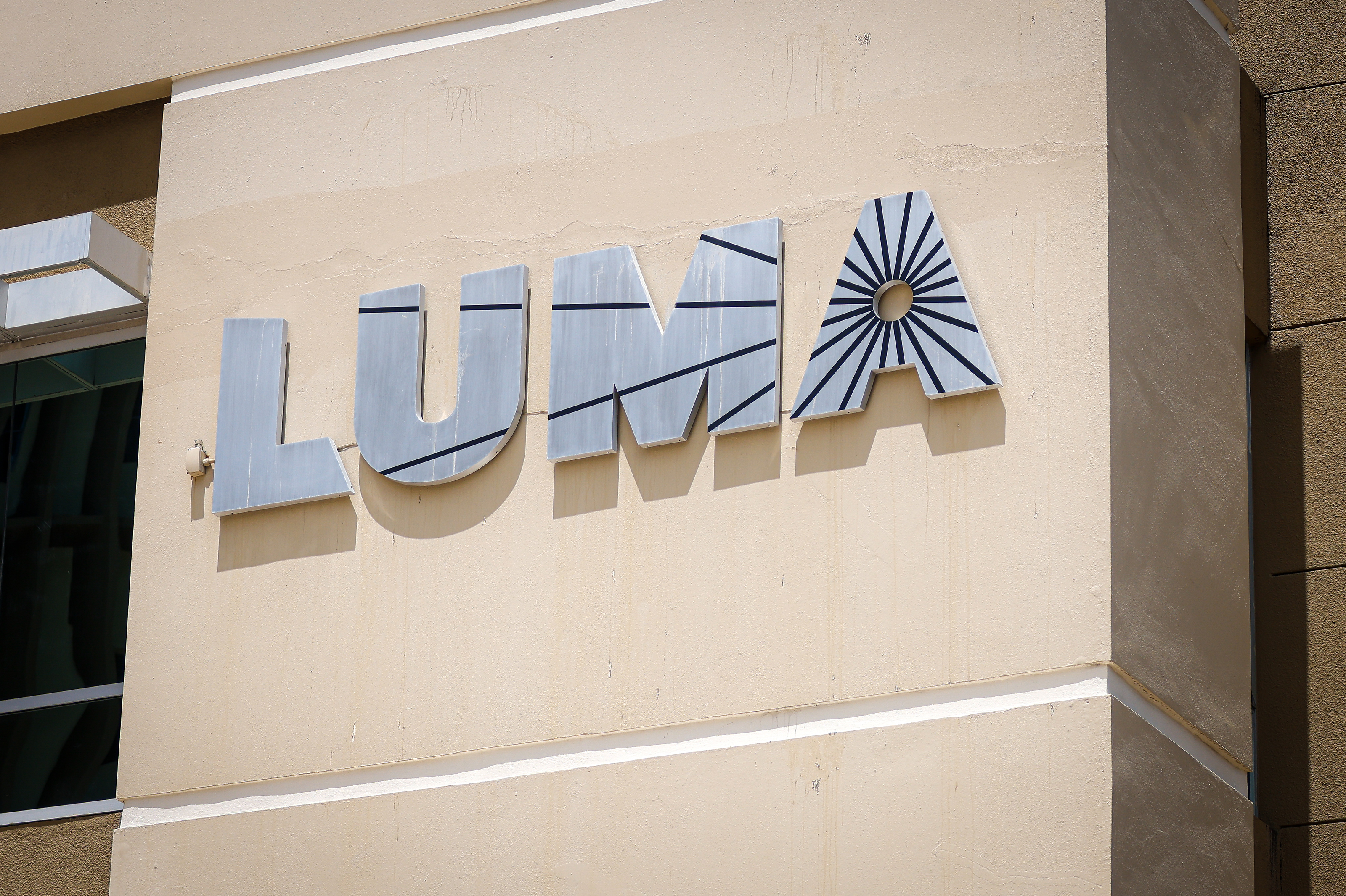 LUMA recluta a dos exjueces del Supremo para su demanda contra el Gobierno
