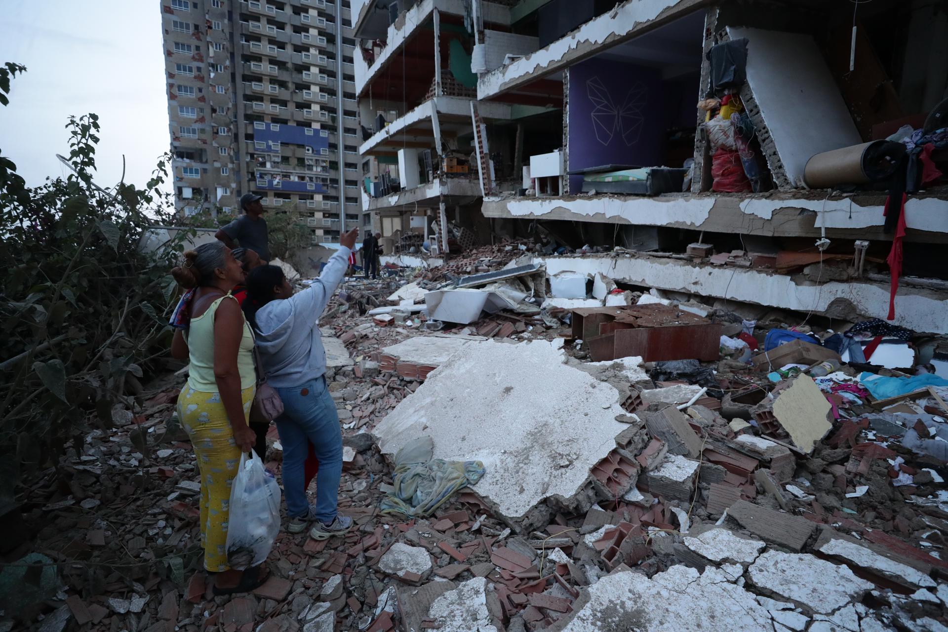 Caos y desolación en La Guaira, una ciudad destrozada por los derrumbes en Venezuela