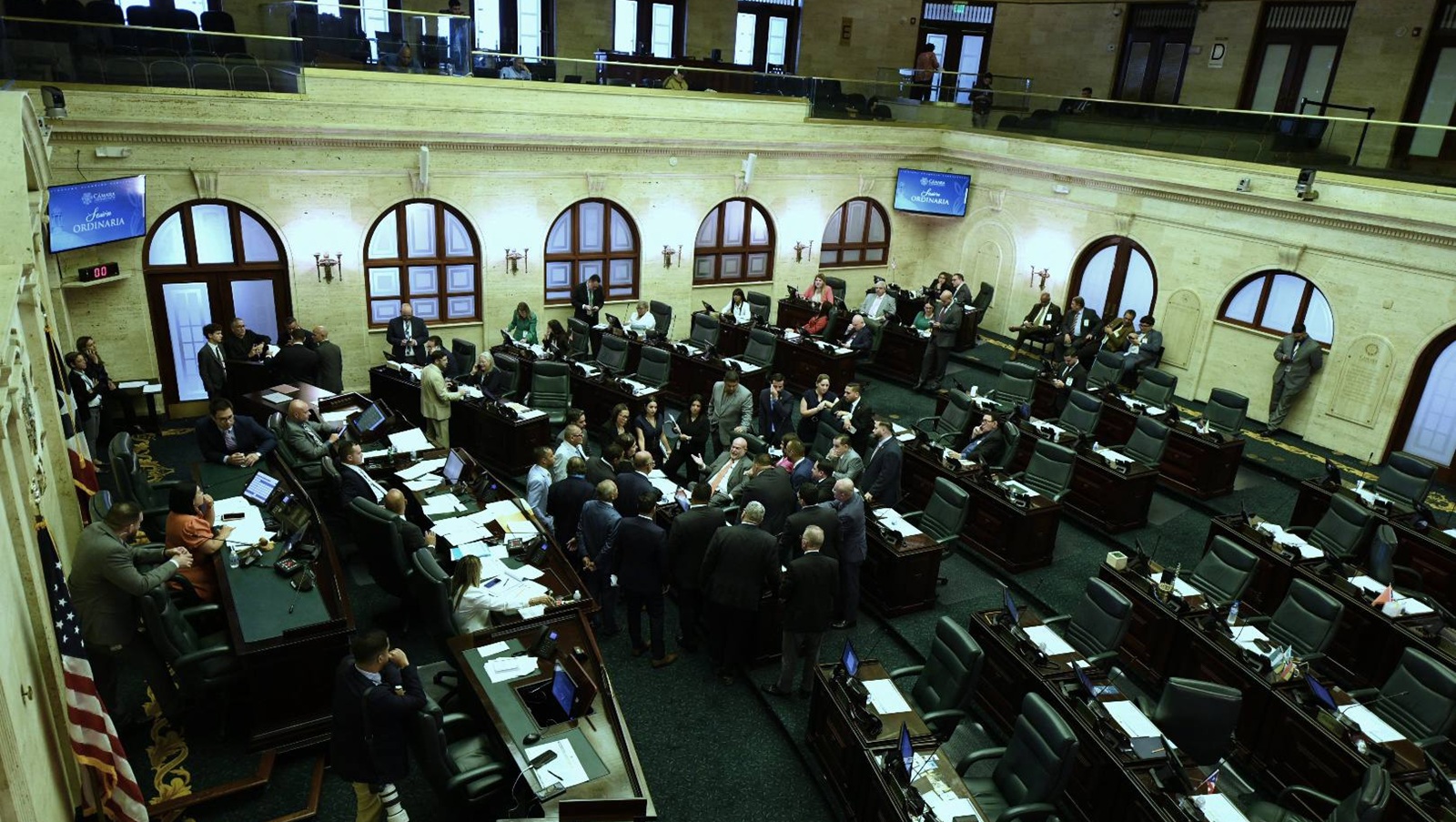 Con presupuesto, pero sin reforma de permisos, en la recta final de la sesión