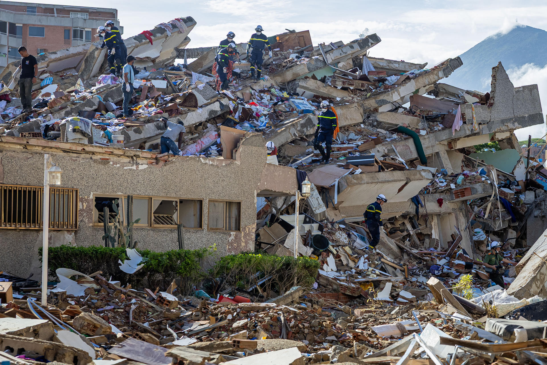 Sube a 1,943 la cifra de muertos por doble terremoto en Venezuela