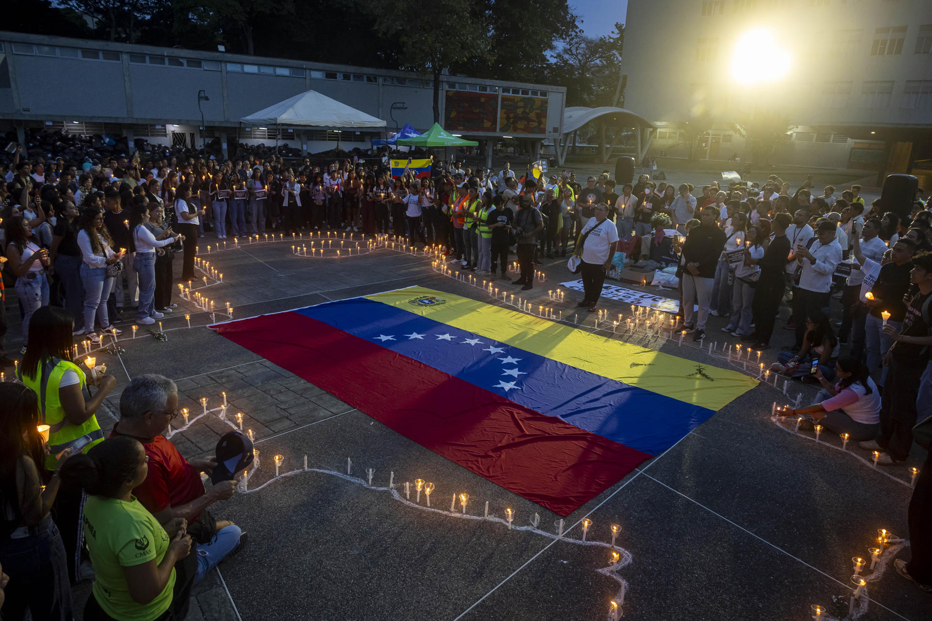 Suben a 3,535 los fallecidos y a 16,740 los heridos por los terremotos en Venezuela