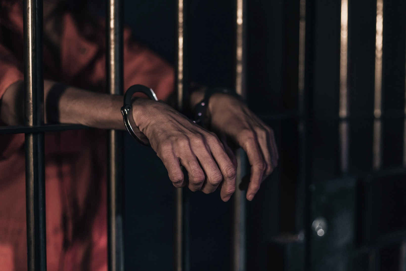 Sentencian a tres años de cárcel a hombre por actos lascivos y maltrato a menor