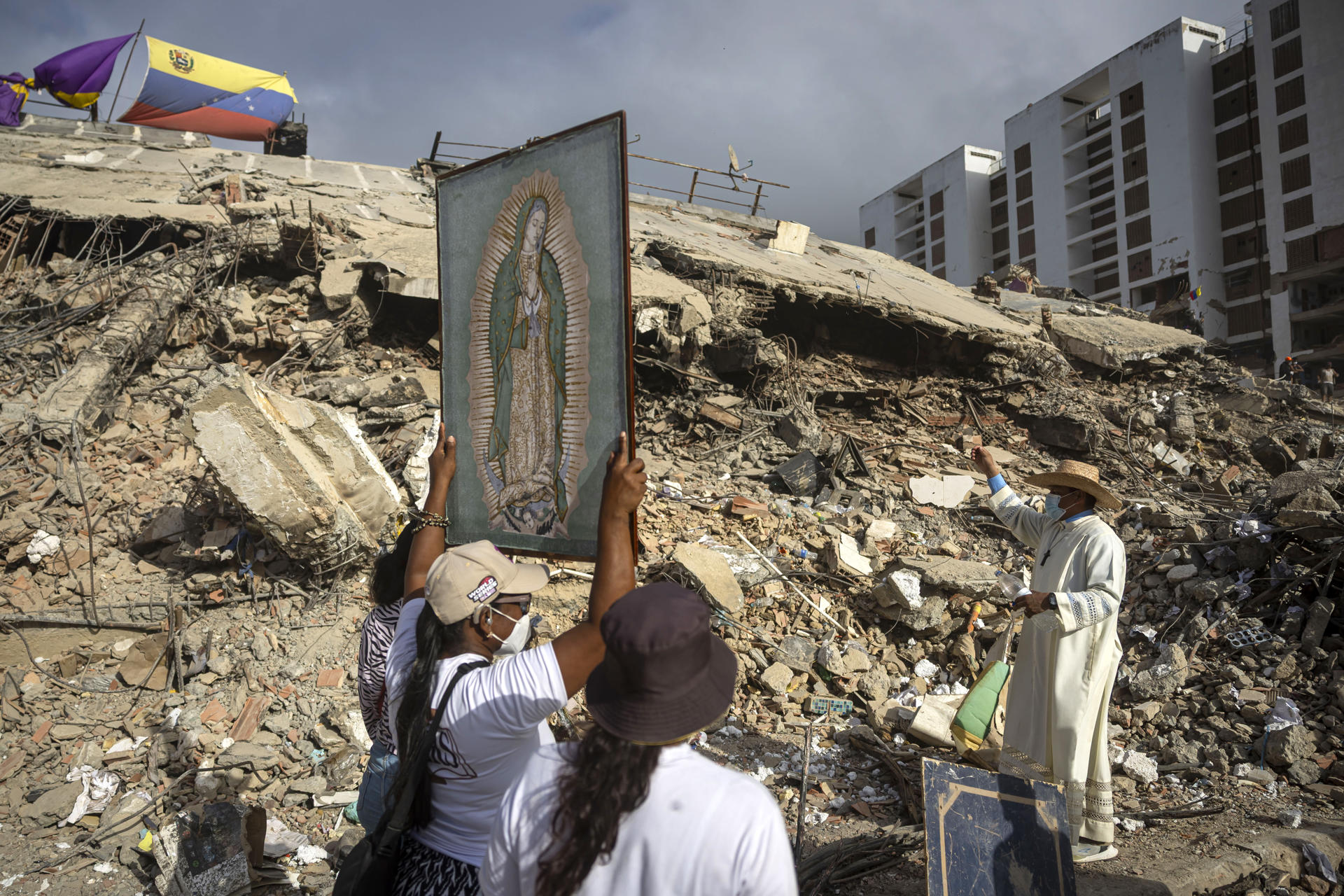 Sigue en asenso las víctimas del terremoto en Venezuela