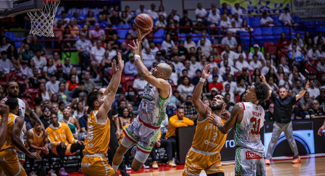 Santeros eliminan a los Capitanes para adelantar a la final de conferencia