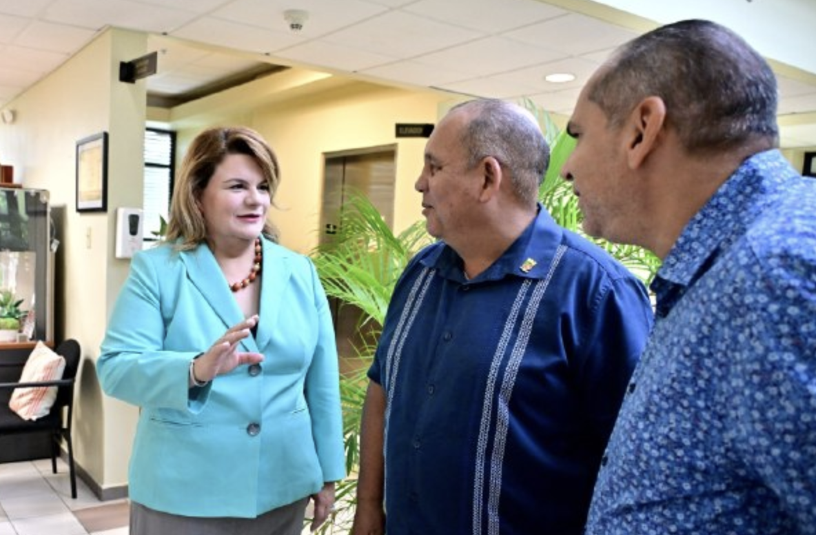 Asignan tareas a agencias para proyectos viales y costeros en Rincón