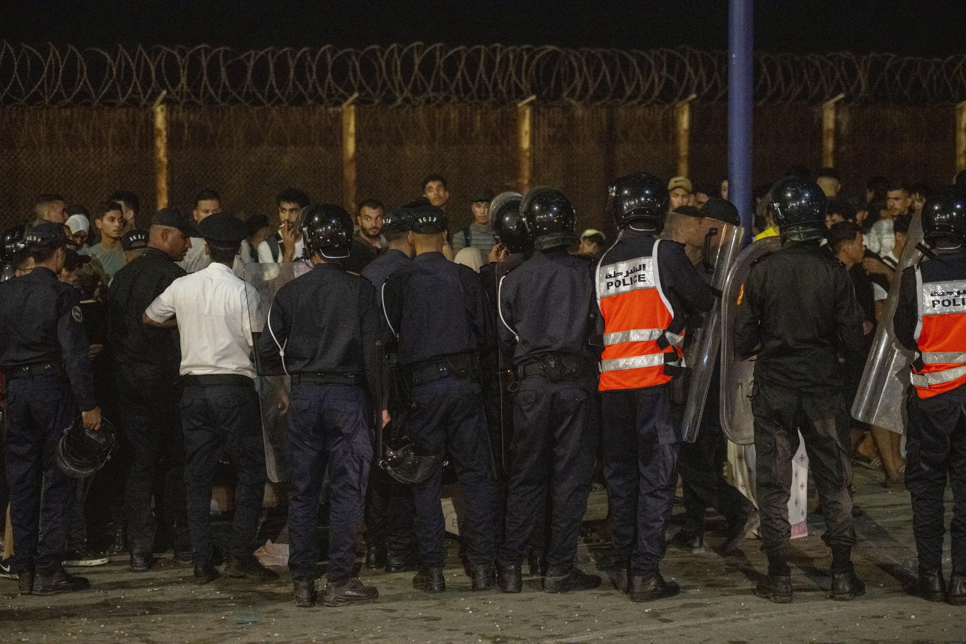 Violentos enfrentamientos en el intento masivo de entrada de personas a Ceuta y Melilla