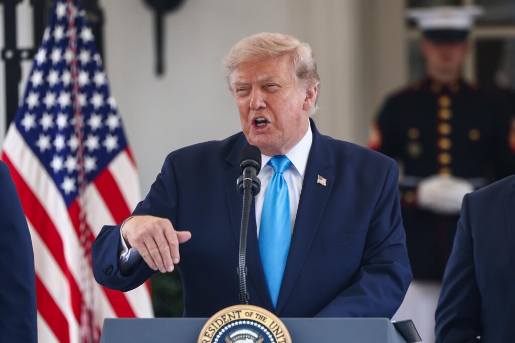 Trump afirma que las conversaciones con Irán se reanudarán hoy