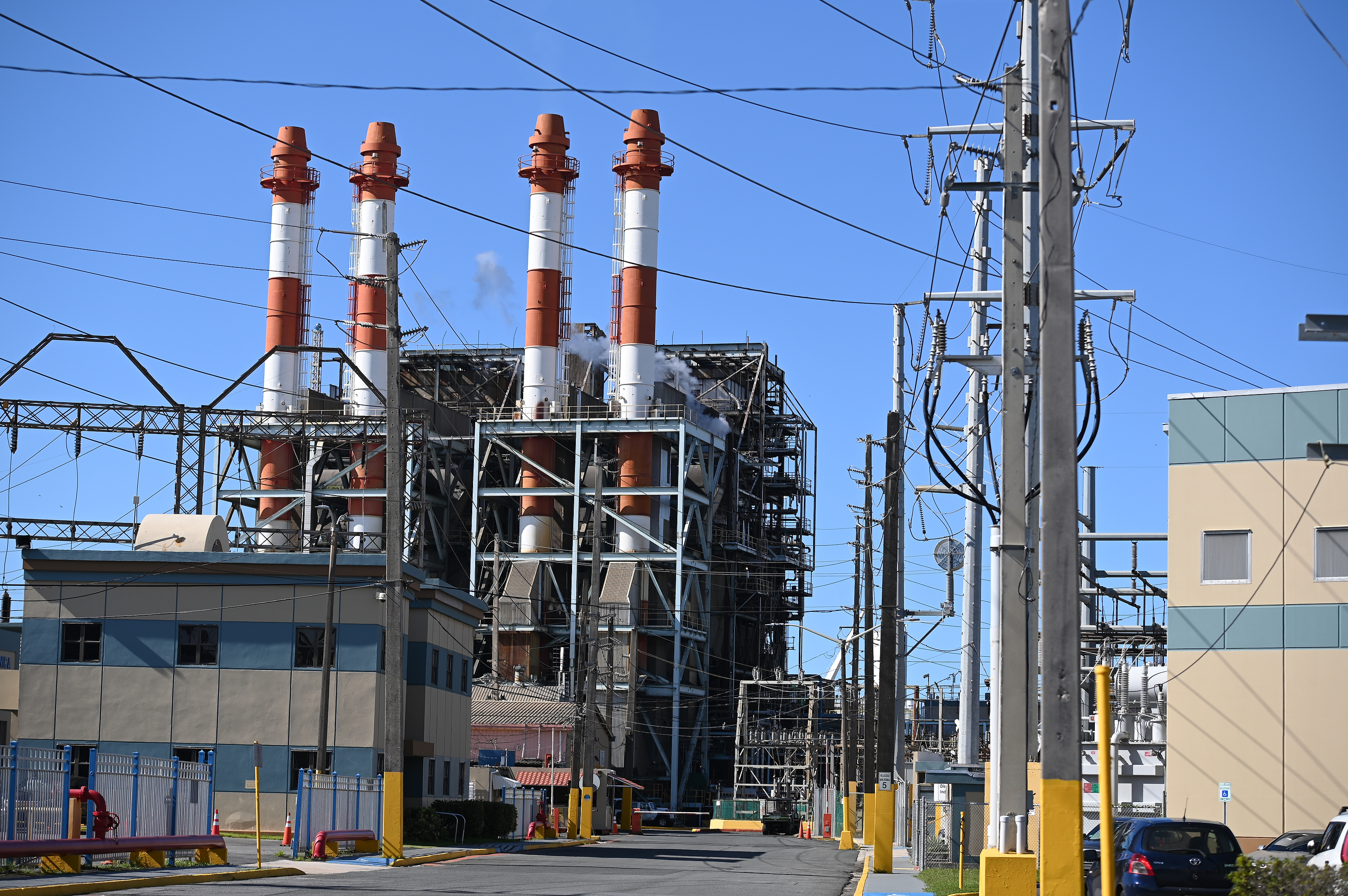 Negociado de Energía ordena a LUMA actualizar necesidad de generación temporera