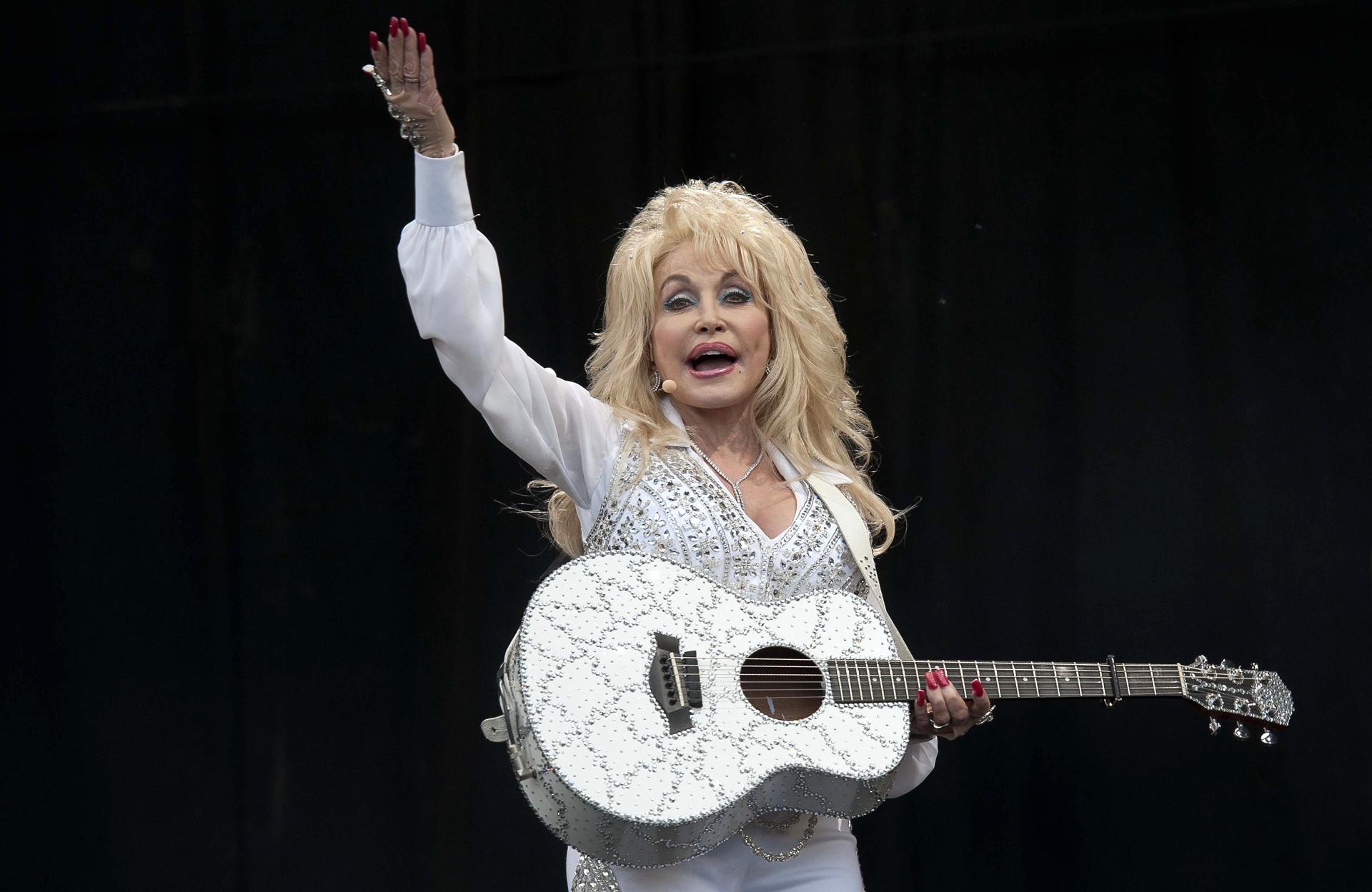 Trump lamenta la muerte de Dolly Parton y decreta luto en su honor