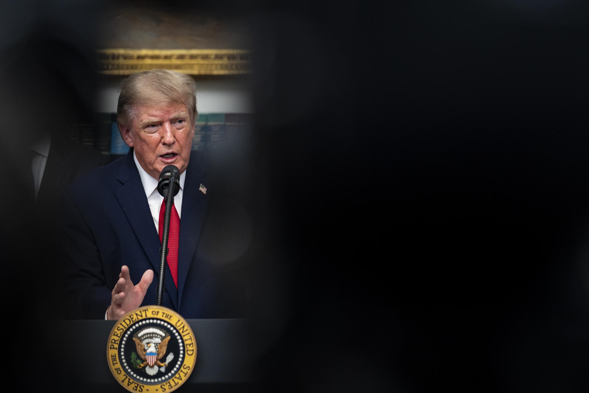 Trump firma el cambio oficial del nombre del lago Ontario a lago América