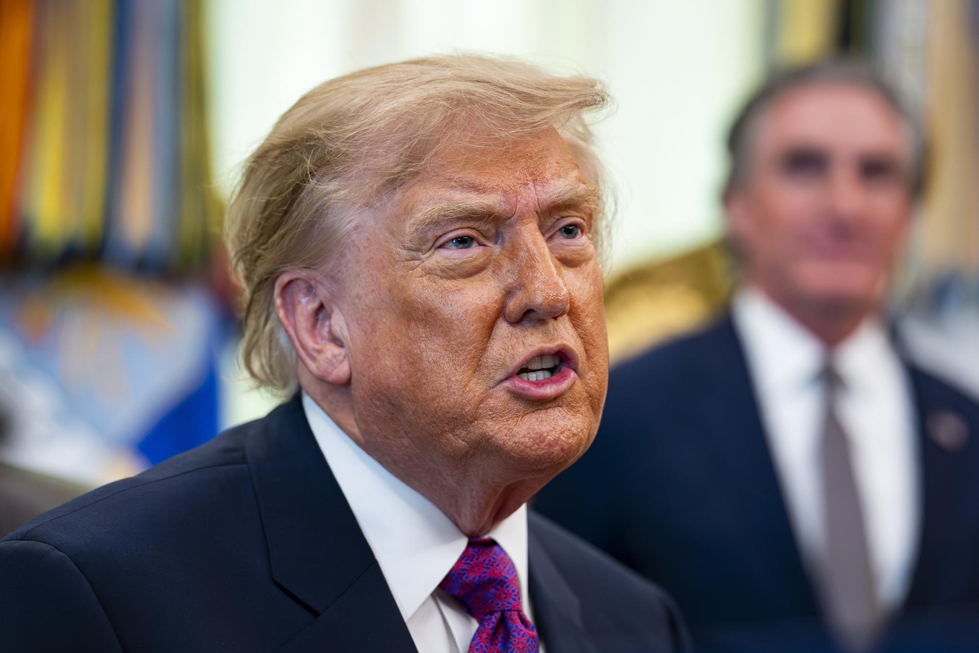 Imagen de la cobertura de: Trump sugiere que podría retirar su apoyo a la soberanía británica de las islas Malvinas