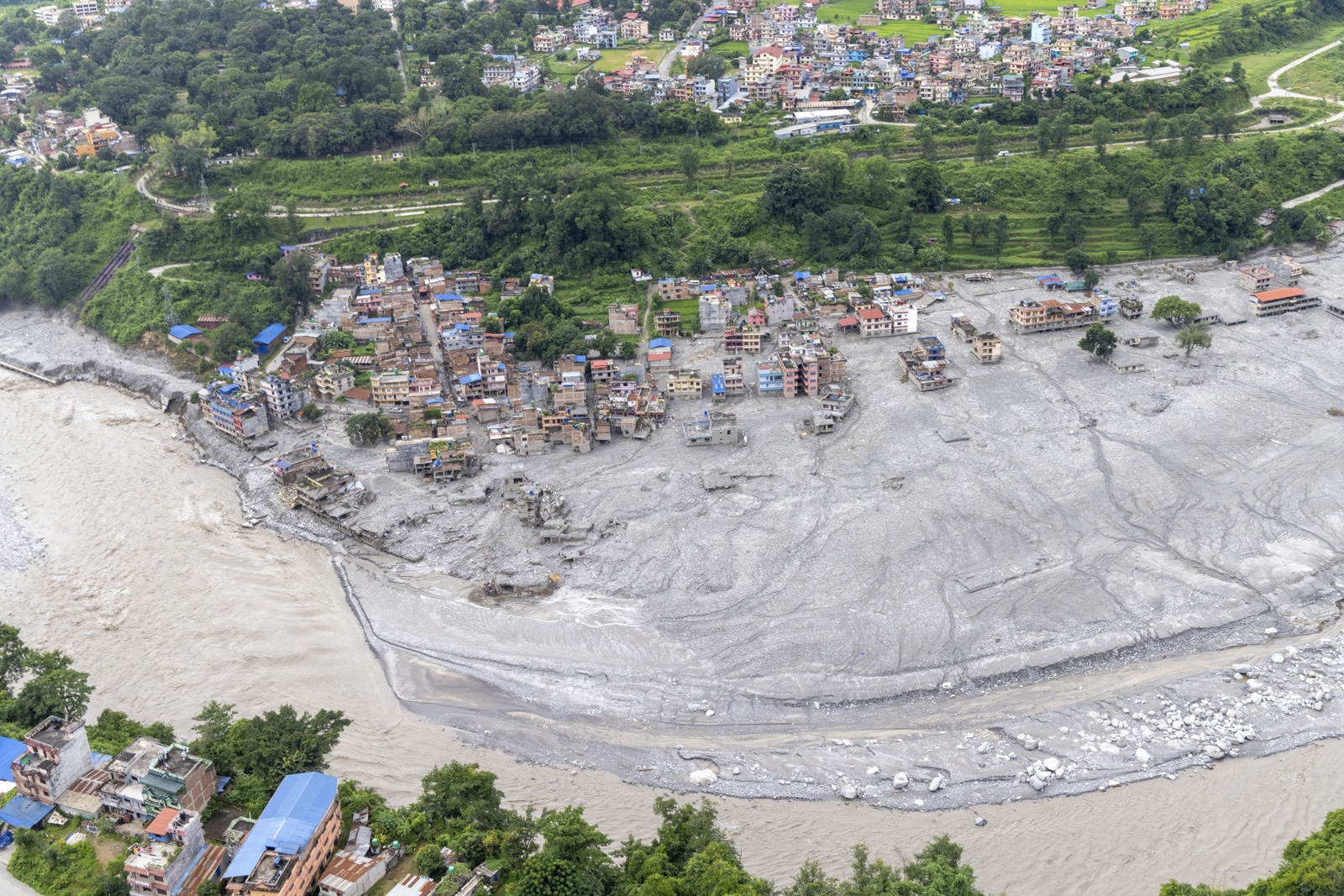 Nepal eleva a 1,344 los muertos mientras continúan las operaciones de rescate y búsqueda