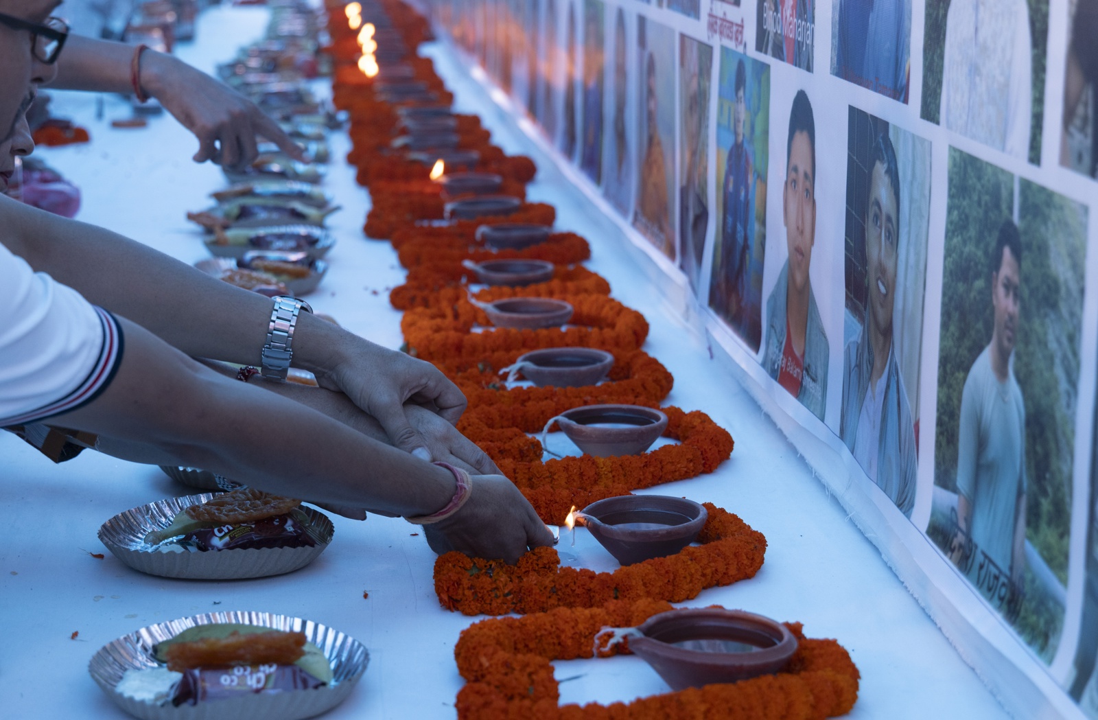 Nepal entrega 102 cadáveres de los 1,357 por la dificultad para su identificación