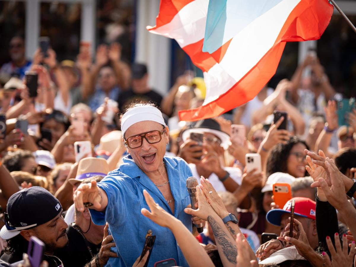 Elvis Crespo cierra con éxito la serie de conciertos de verano de Orchard Beach