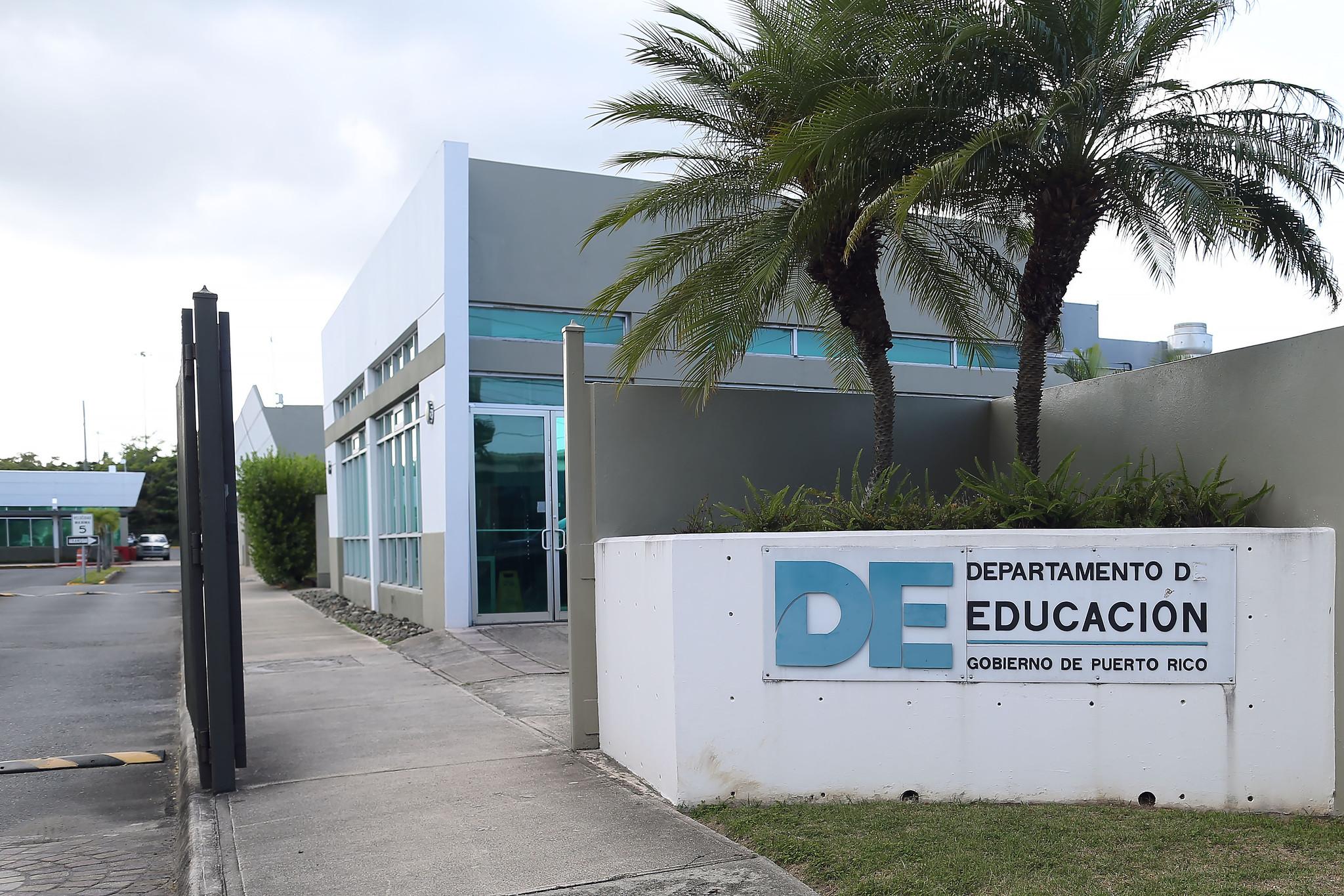 Sigue la presión de la Junta sobre Educación y quiere detalles del programa de servicios comprados
