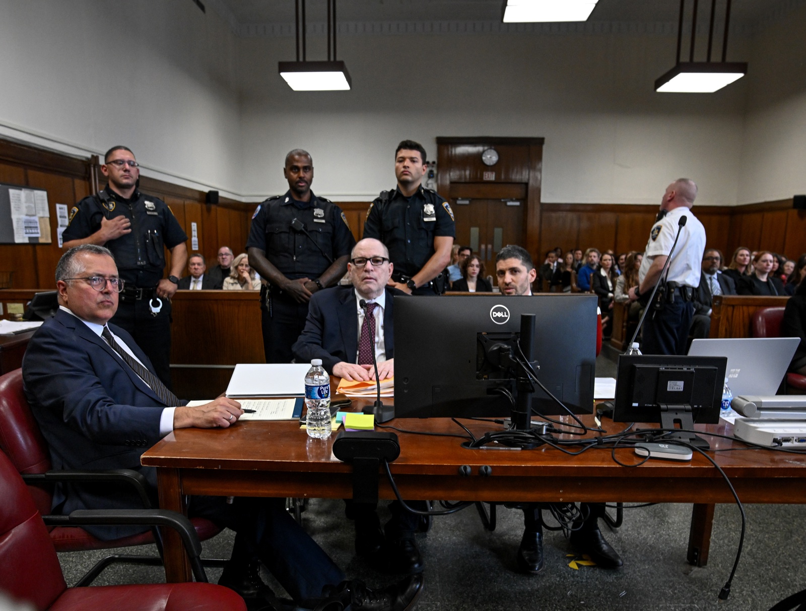 Juez de Nueva York impone 15 años a Harvey Weinstein en segundo juicio por el caso Haley