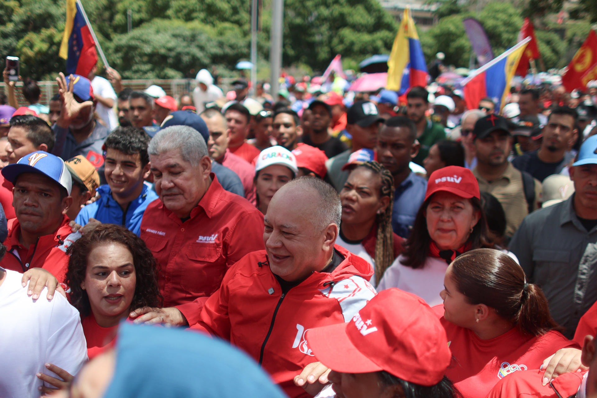 Diosdado Cabello defiende el viaje de Delcy Rodríguez a EE.UU. y recuerda a Nicolás Maduro