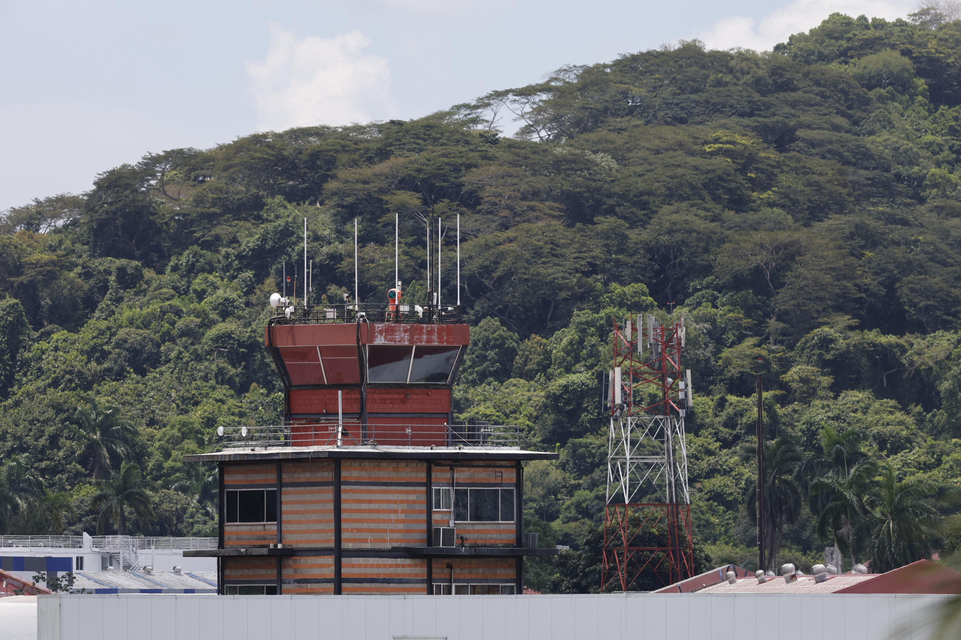 Tres países negaron el aterrizaje del vuelo de María Corina Machado para salir de Panamá