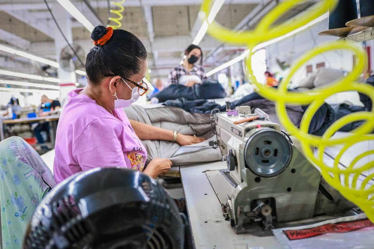 Describen como «vestigio de la esclavitud” condiciones laborales de la industria de la aguja