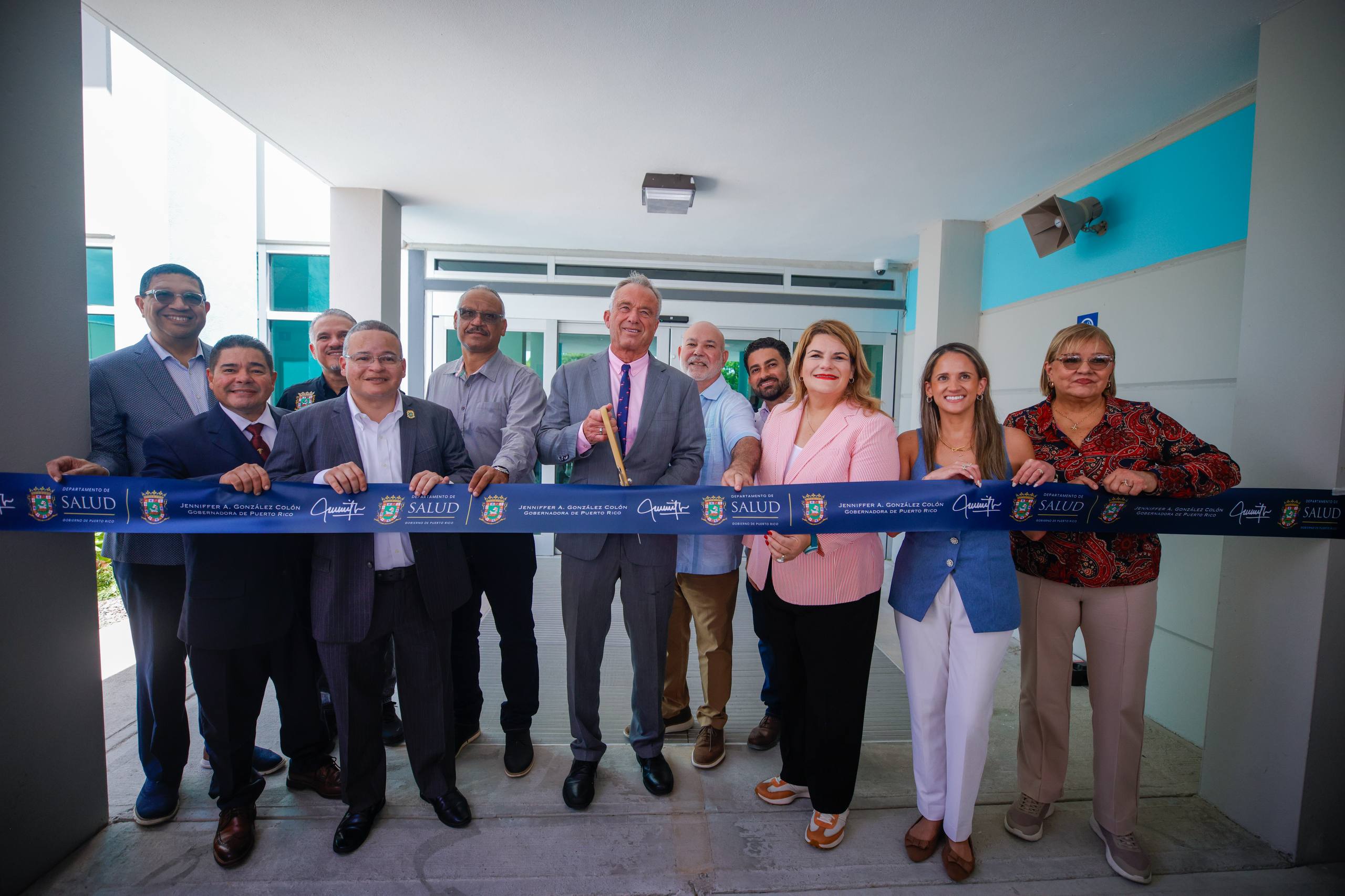 Gobernadora inaugura el hospital de Vieques