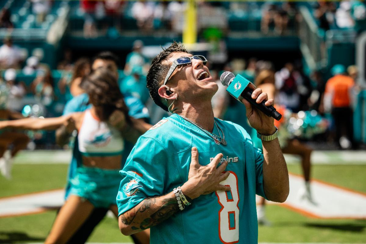 Lenny Tavárez llega al escenario de la NFL con su «Pa’lo bonito»