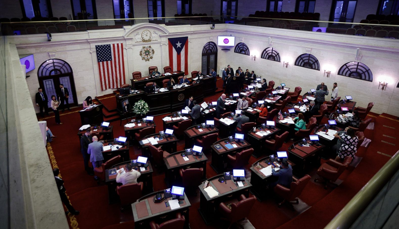 Senado investigará alegaciones sobre presuntas presiones para la firma de contratos en ADSEF