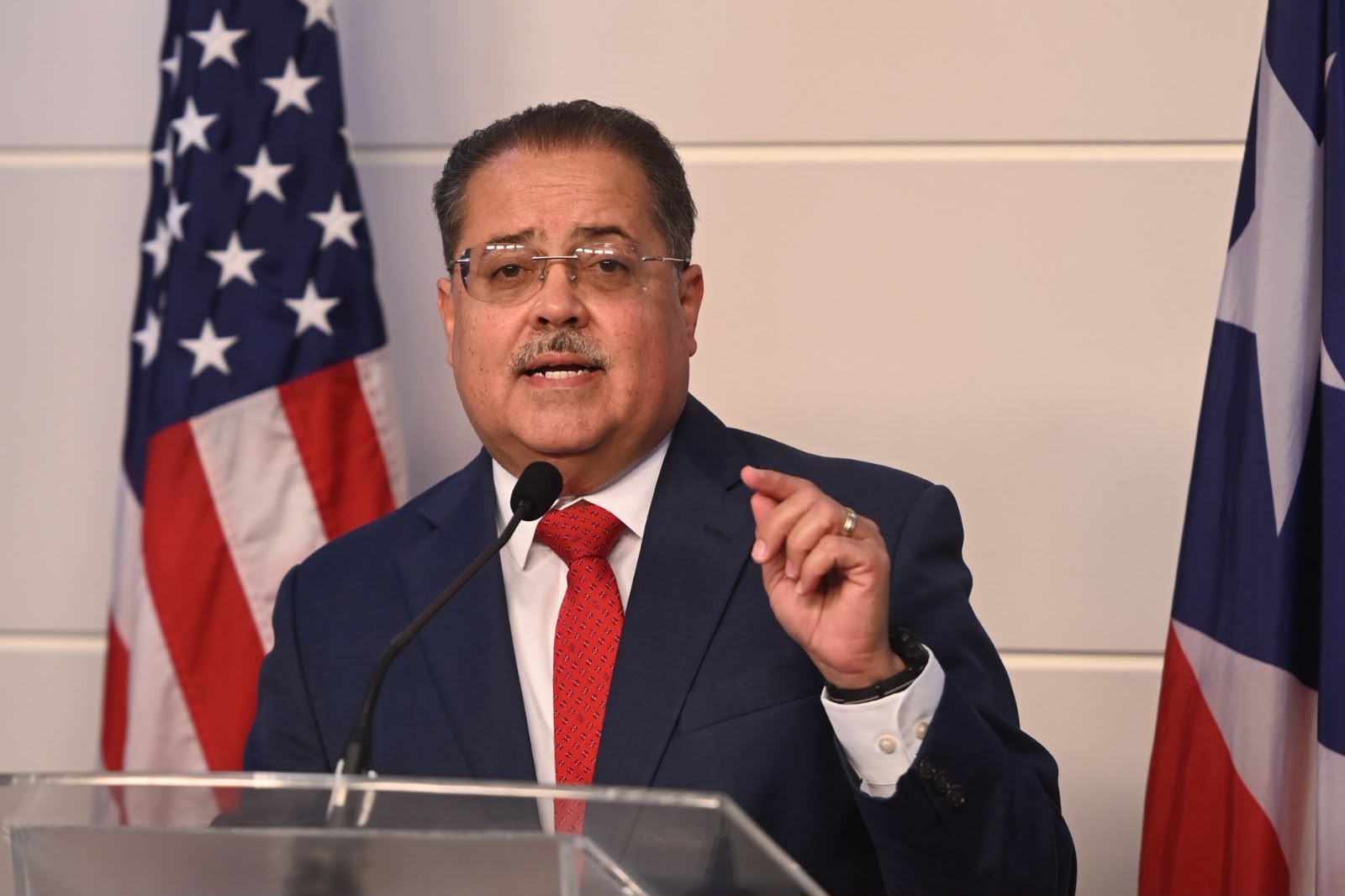 Senador popular pide explicaciones sobre el mecanismo para inspeccionar furgones