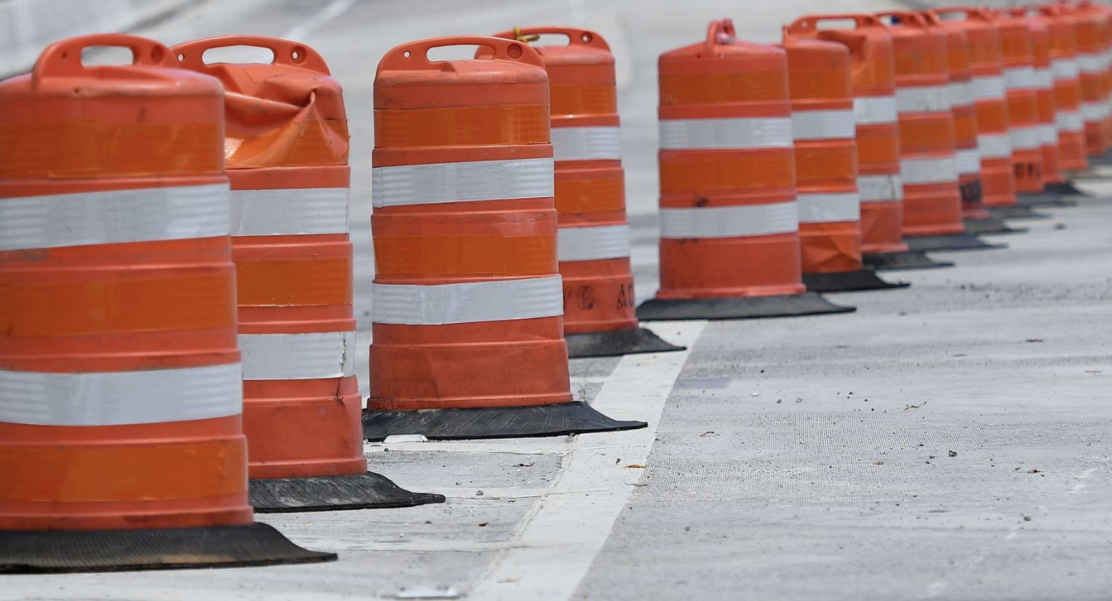 Más de $114 millones para repavimentar carreteras estatales y fortalecer comunicaciones de emergencia