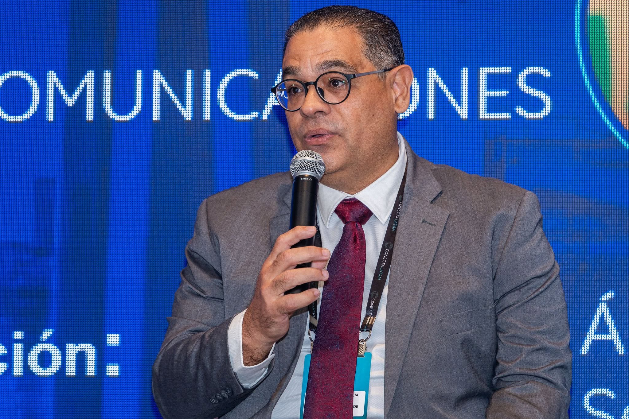 Entregan 102 antenas Starlink para mantener comunicaciones durante emergencias