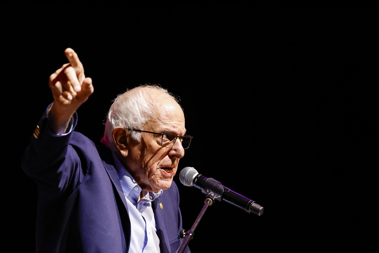 Bernie Sanders pide votar por un impuesto a los multimillonarios de California