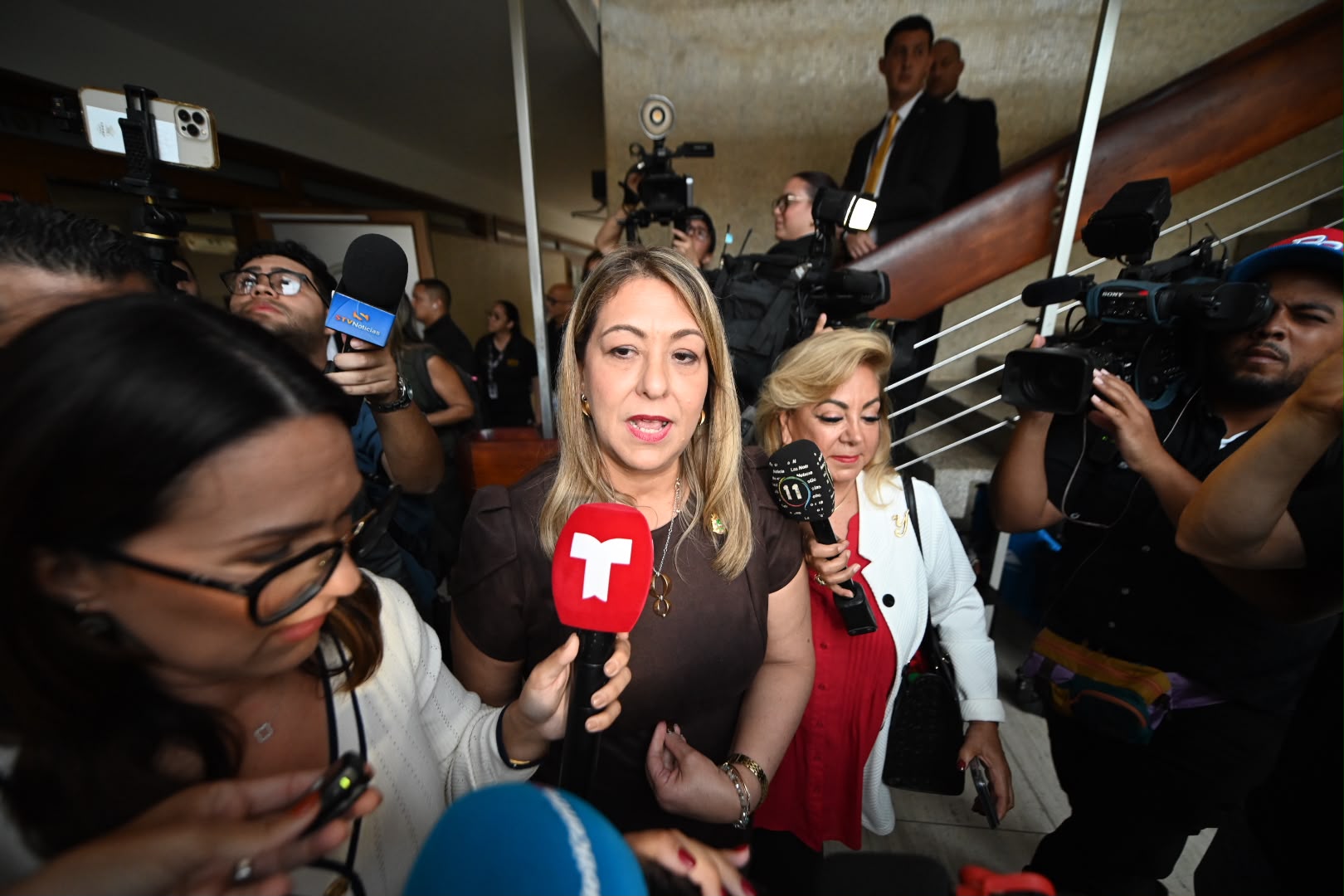 Satisfecha Suzanne Roig con sus respuestas tras culminada la vista ante el Senado