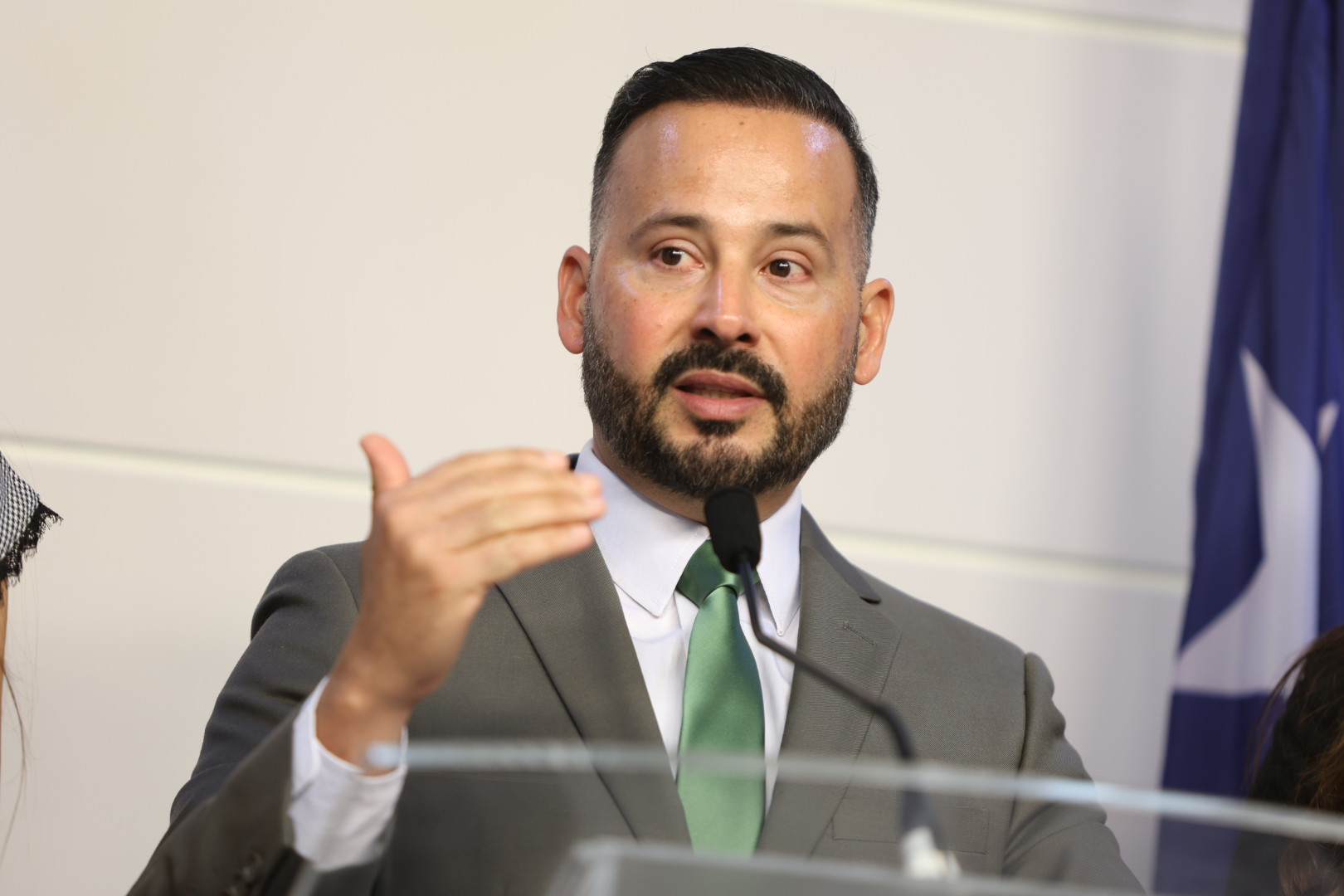 Otro aumento en la tarifa de energía sería “una locura”, insiste Luis Javier Hernández