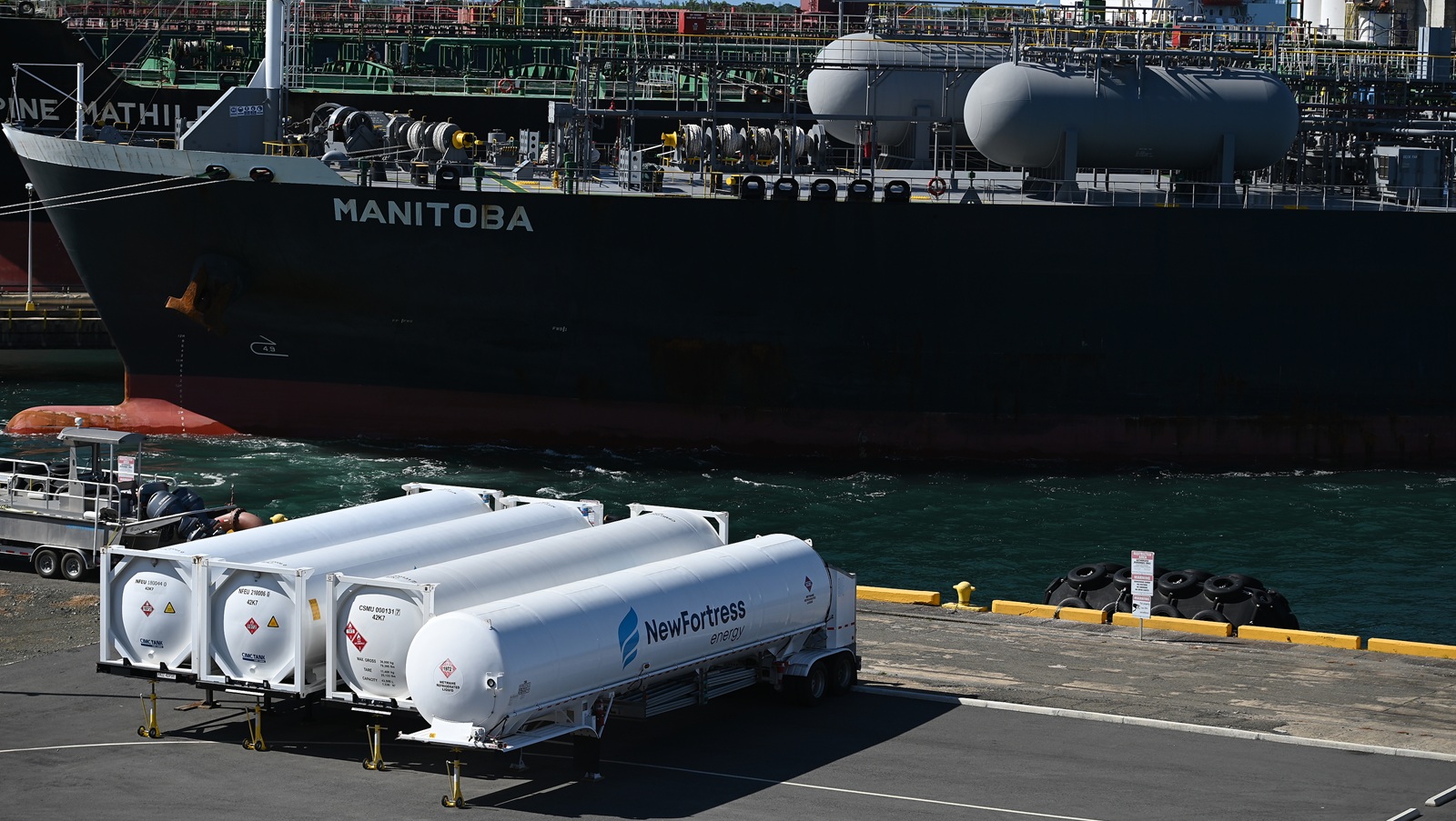 Junta recuerda a New Fortress que su contrato de gas depende de que abra acceso a muelle